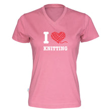 Last inn bildet i Galleri-visningsprogrammet, I love knitting v-hals t-skjorte dame rosa