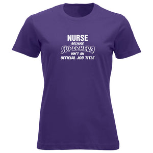 T-skjorte dame rund hals Nurse because SUPERHERO isn't an official job title lilla