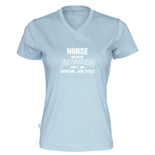 Last inn bildet i Galleri-visningsprogrammet, T-skjorte dame v-hals Nurse because SUPERHERO isn&#39;t and official job title himmelblå