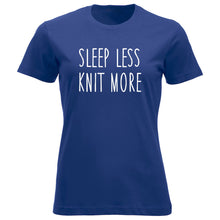 Last inn bildet i Galleri-visningsprogrammet, Sleep less knit more klassisk t-skjorte dame koboltblå